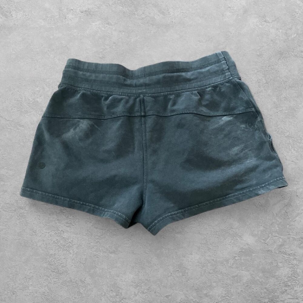 Lululemon Women's Black Shorts 8